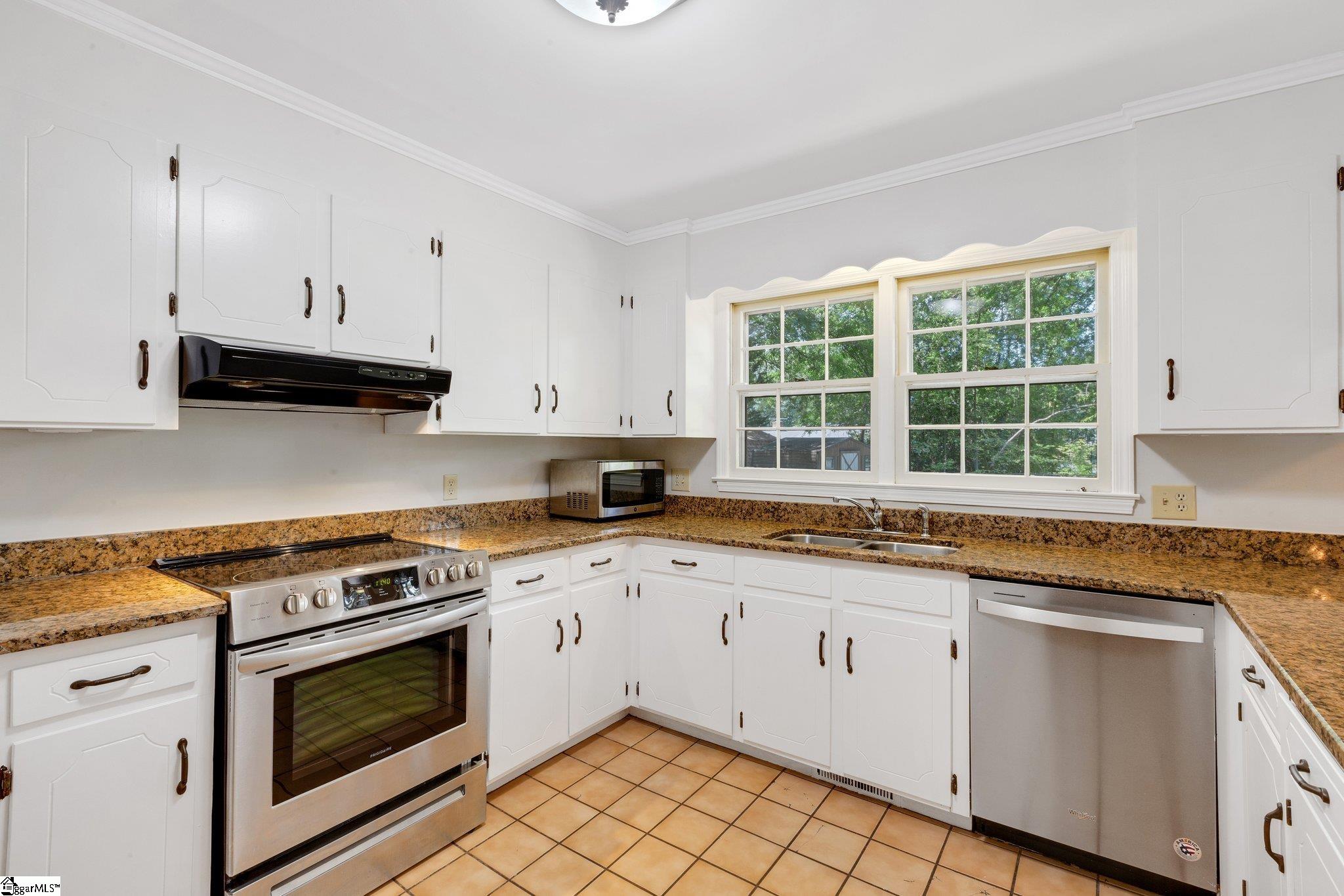 302 Cherry Hill Road Greenville, SC 29607 - Photo 9 of 50