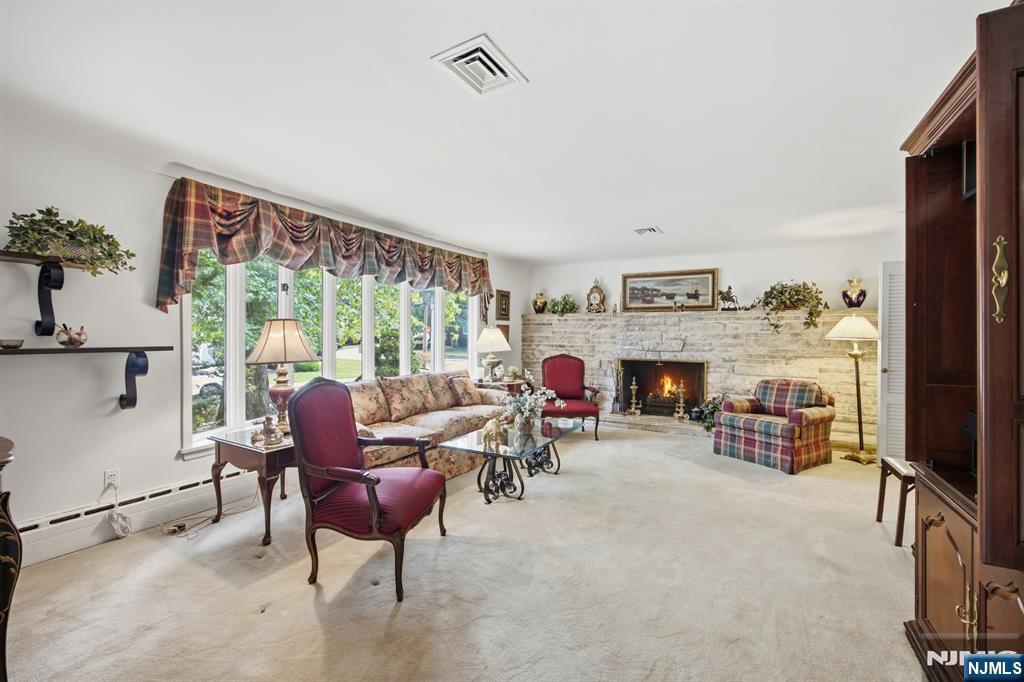 1111 Cumbermeade Road Fort Lee, NJ 07024 - Photo 8 of 30 Gallery Image 8