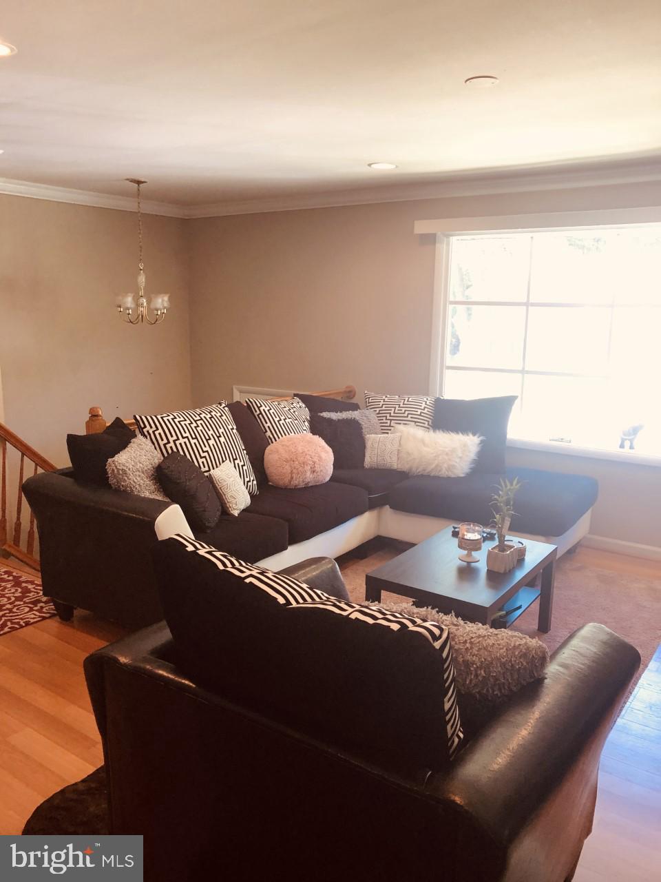 3915 Forge Drive Woodbridge, VA 22193 - Photo 7 of 29 LIVING ROOM