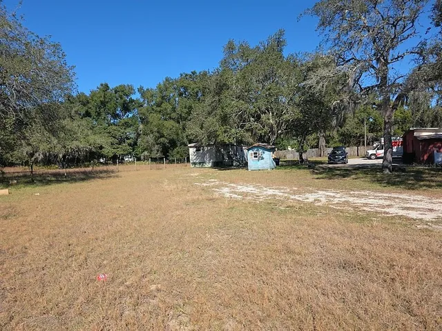 a view of a yard with a tree