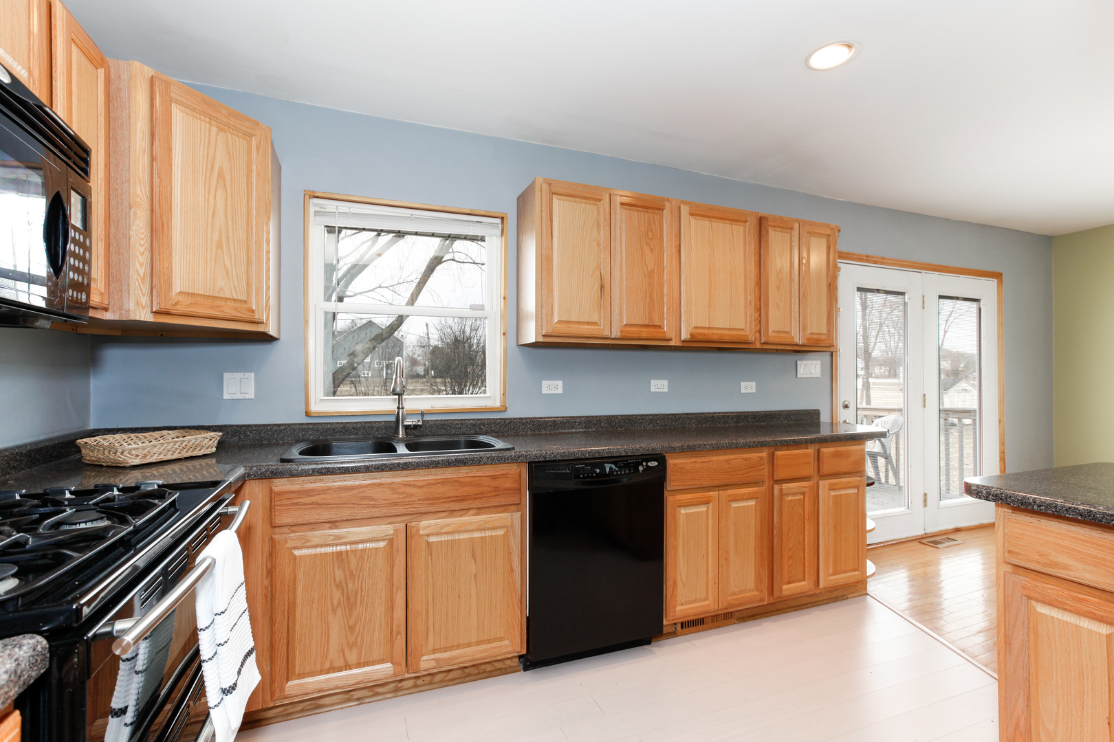 N760 Darling Street Wheaton, IL 60187 - Photo 5 of 16