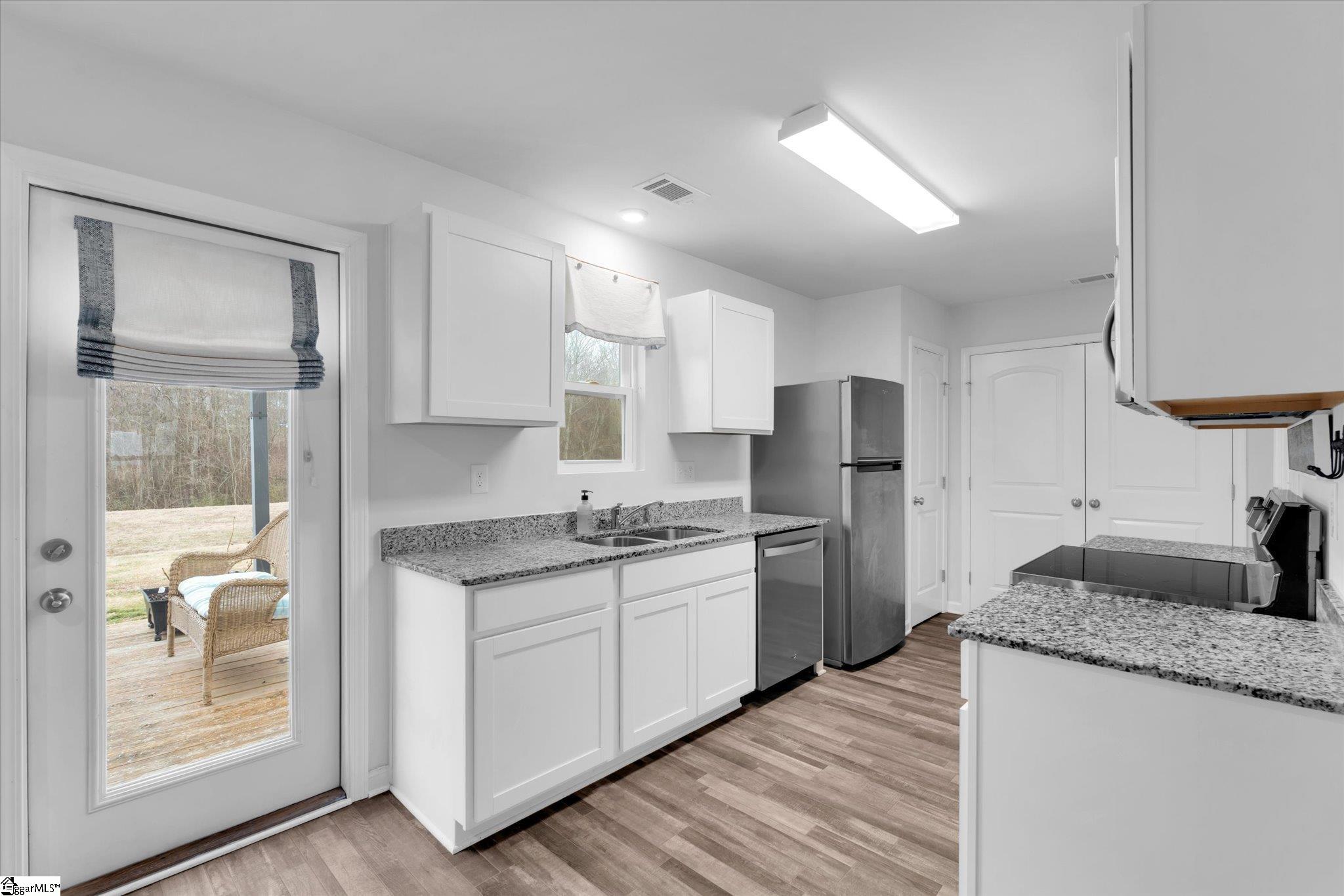 323 Long Grove Lane Greer, SC 29650 - Photo 3 of 27