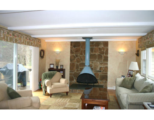 153 Concord Road Wayland, MA 01778 - Photo 3 of 10