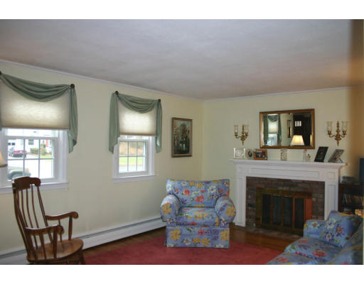 153 Concord Road Wayland, MA 01778 - Photo 6 of 10