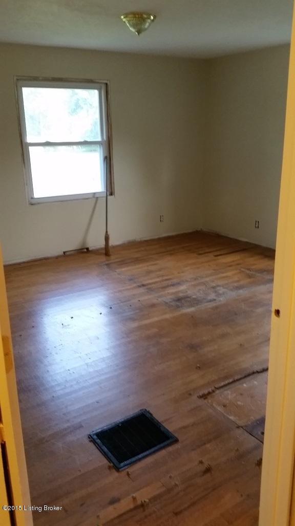 4806 Dover Road Louisville, KY 40216 - Photo 9 of 16 20150728_191508