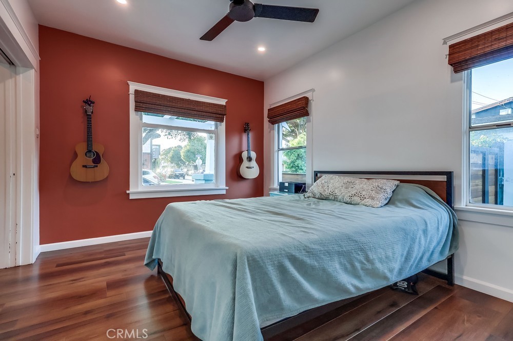 456 Cherry Avenue Long Beach, CA 90802 - Photo 45 of 74 a bedroom with a large bed and a window