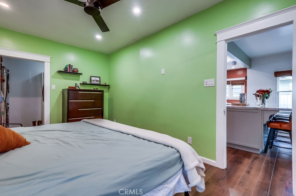 456 Cherry Avenue Long Beach, CA 90802 - Photo 49 of 74 a bedroom with a bed and a dresser