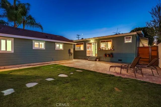 a view of a house with backyard and a garden
