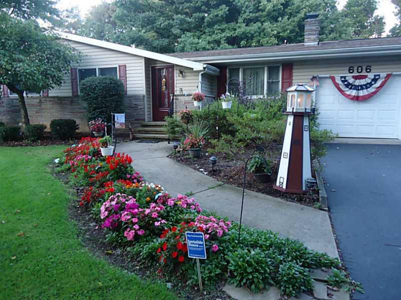 606 Mercer Road Greenville, PA 16125 - Photo 2 of 19 Exterior Front.