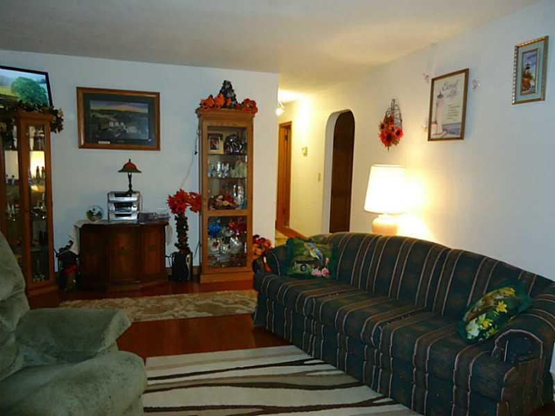 606 Mercer Road Greenville, PA 16125 - Photo 4 of 19 Living Room.
