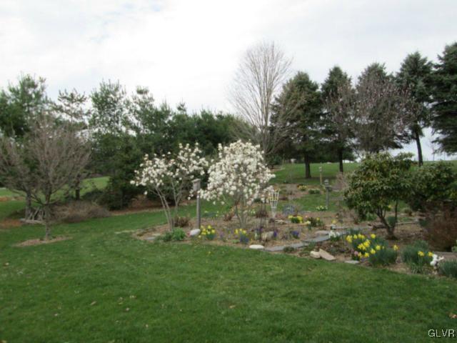 2436 Yost Road Bath, PA 18014 - Photo 3 of 12
