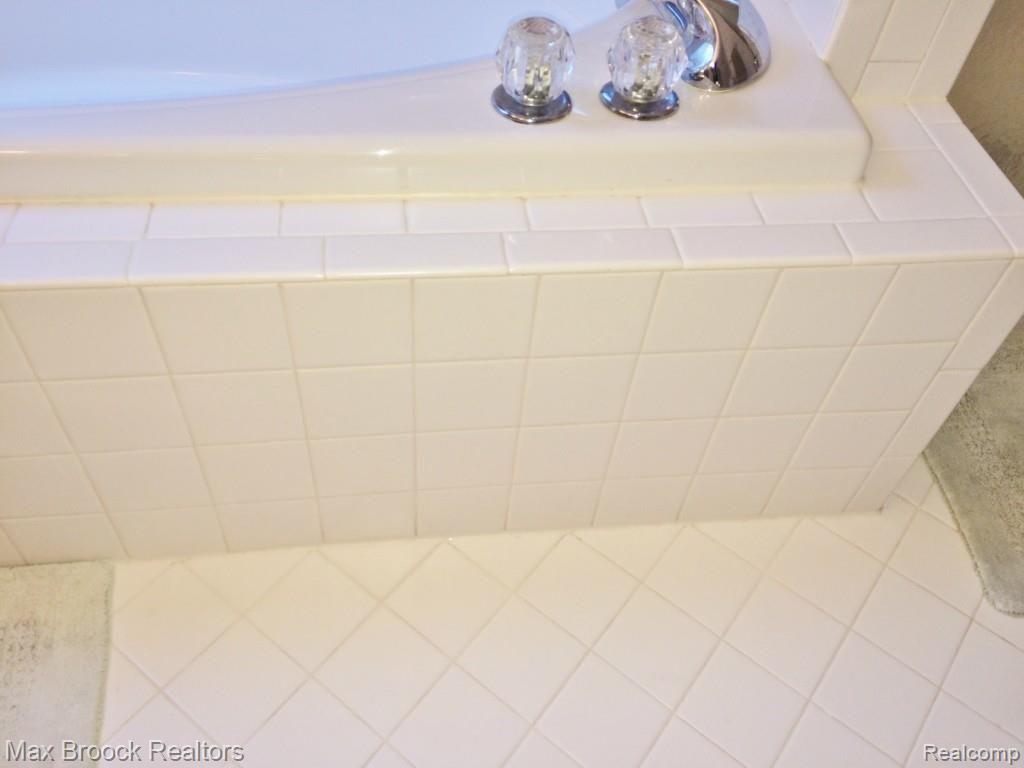 4324 Bold Meadows Rochester, MI 48306 - Photo 25 of 47 IMG_0036.jpg