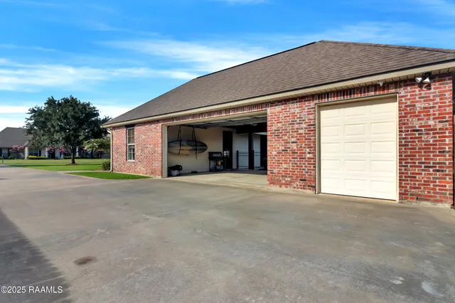 $395,000 | 3013 Woodland Drive, Jennings, LA 70546