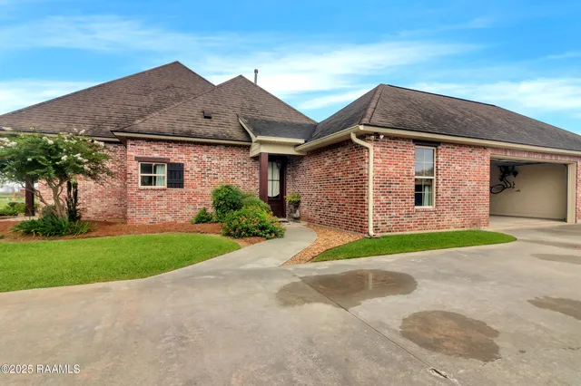 $395,000 | 3013 Woodland Drive, Jennings, LA 70546
