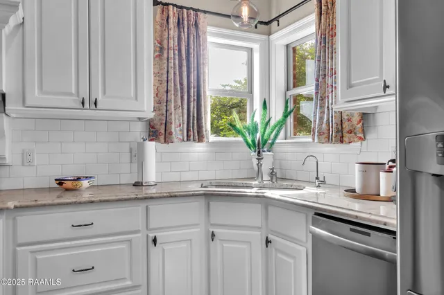 $395,000 | 3013 Woodland Drive, Jennings, LA 70546