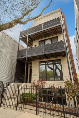 $875,000 | 1832 North Rockwell Street, Unit 1, Chicago, IL 60647