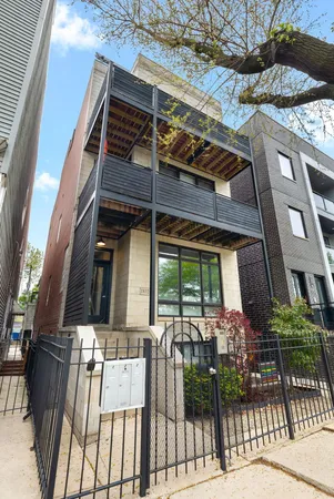 $875,000 | 1832 North Rockwell Street, Unit 1, Chicago, IL 60647