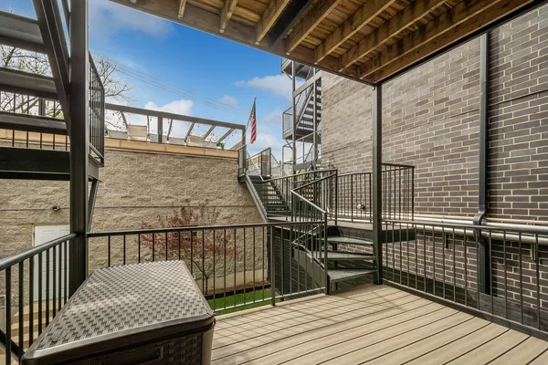 $875,000 | 1832 North Rockwell Street, Unit 1, Chicago, IL 60647