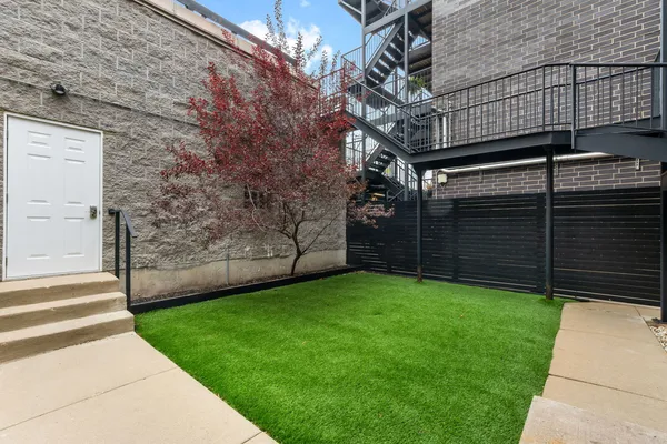 $875,000 | 1832 North Rockwell Street, Unit 1, Chicago, IL 60647