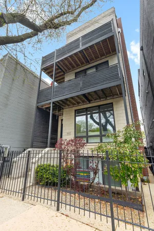$875,000 | 1832 North Rockwell Street, Unit 1, Chicago, IL 60647
