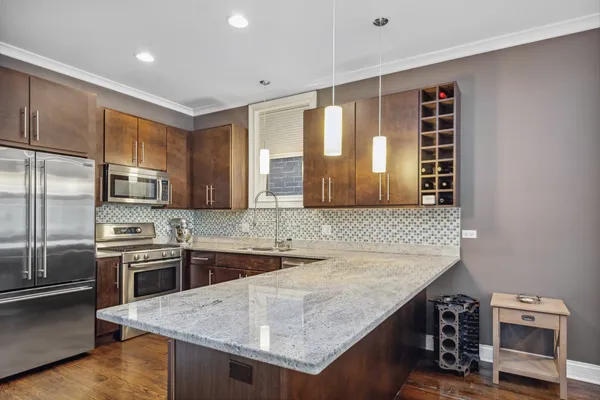 $875,000 | 1832 North Rockwell Street, Unit 1, Chicago, IL 60647
