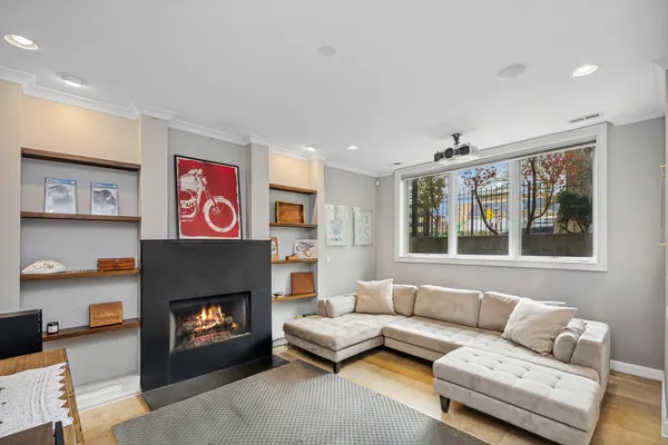 $875,000 | 1832 North Rockwell Street, Unit 1, Chicago, IL 60647