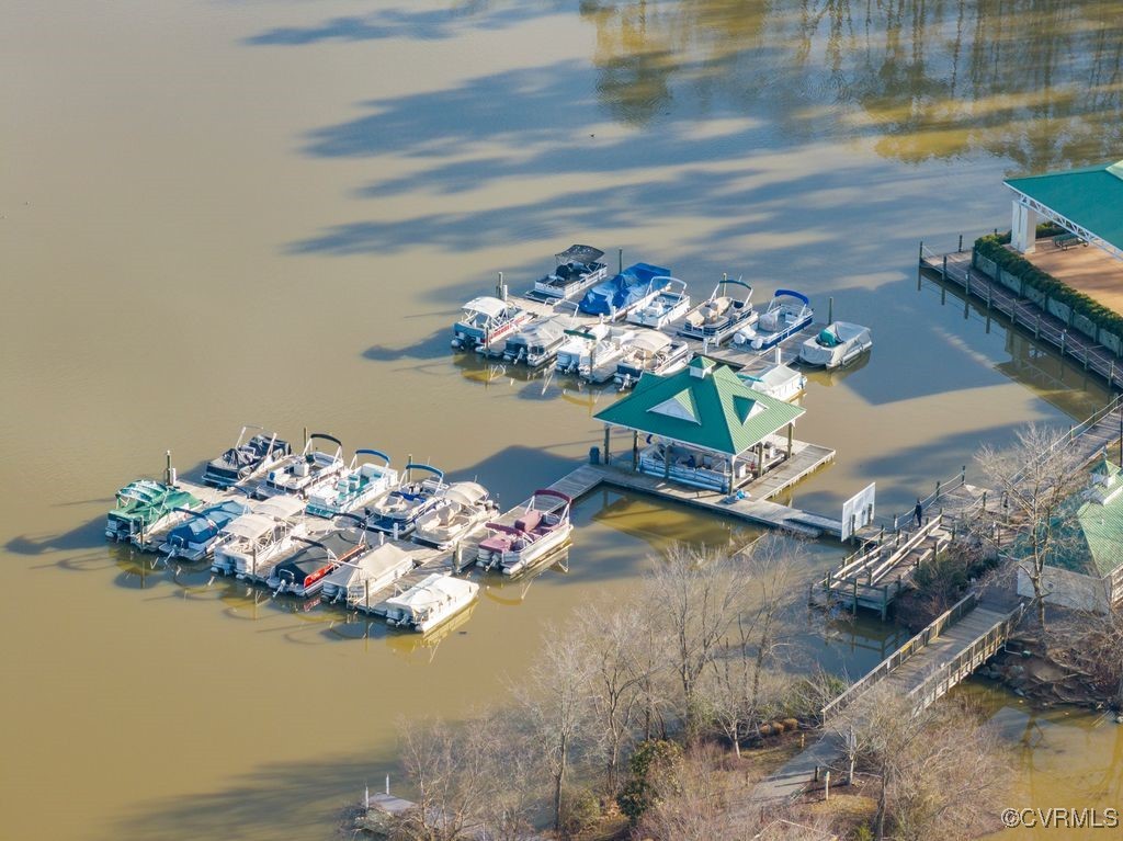 5803 Mill Spring Road Midlothian, VA 23112 - Photo 42 of 48 a vase of flowers sitting on a table