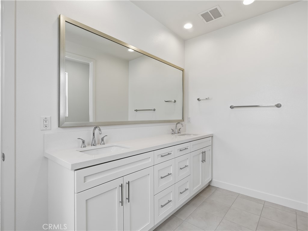 495 Verbena Way Montebello, CA 90640 - Photo 20 of 41 Bathroom