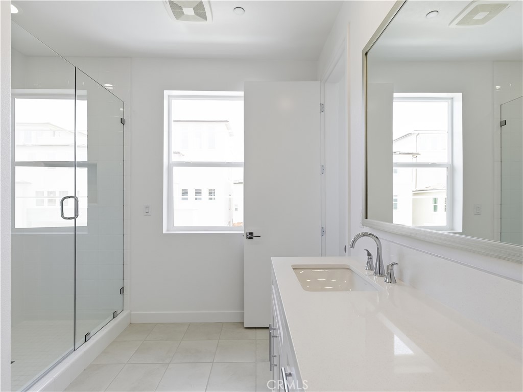 495 Verbena Way Montebello, CA 90640 - Photo 21 of 41 Bathroom 2