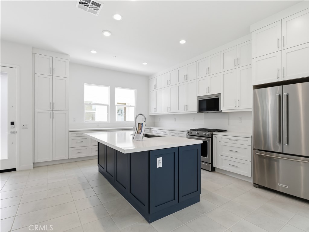 495 Verbena Way Montebello, CA 90640 - Photo 4 of 41 Kitchen 1
