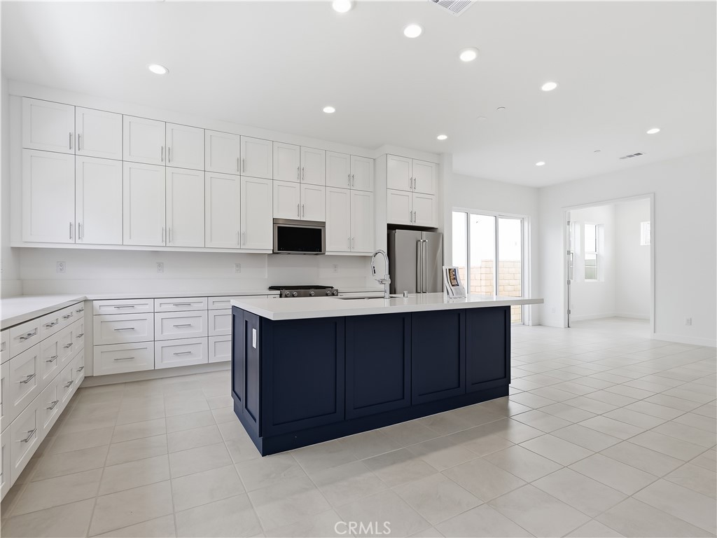 495 Verbena Way Montebello, CA 90640 - Photo 5 of 41 Kitchen 2