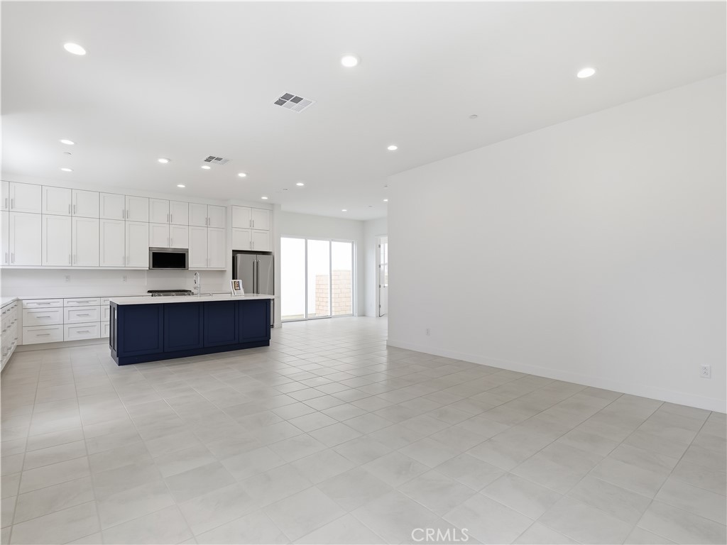 495 Verbena Way Montebello, CA 90640 - Photo 8 of 41 Living Room