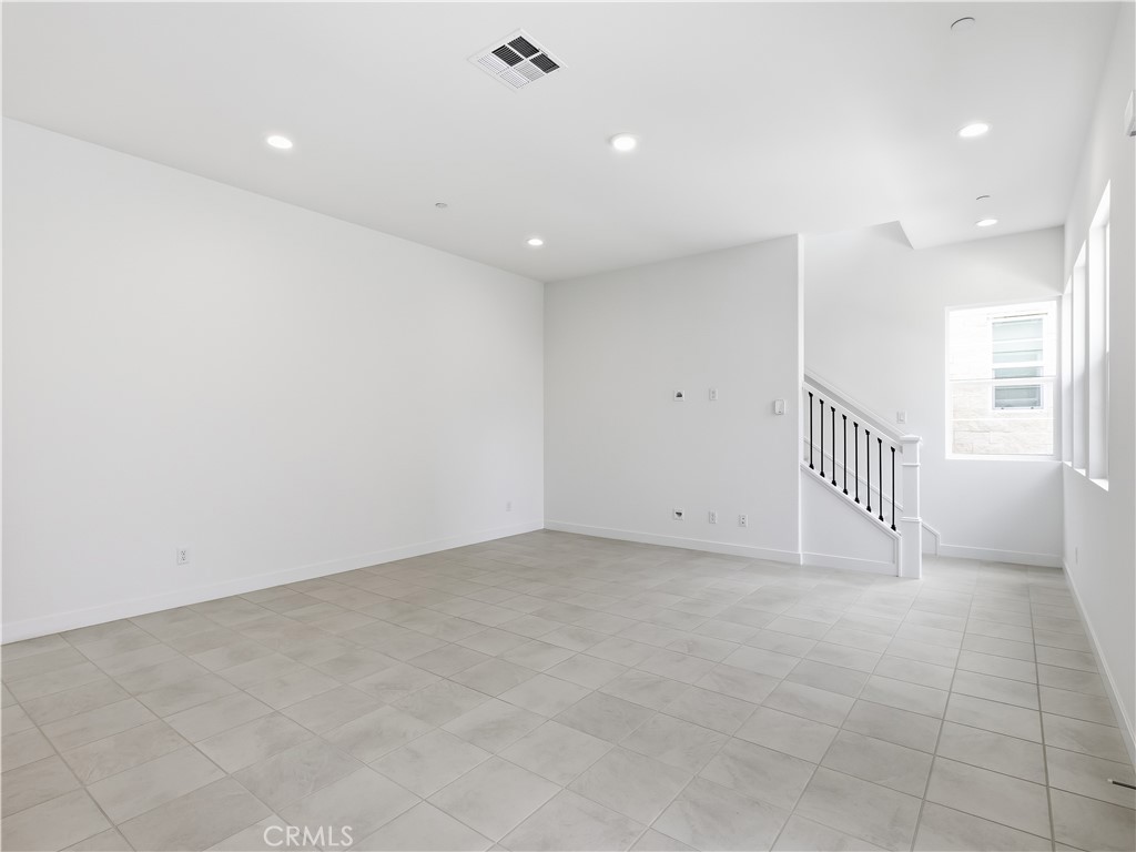 495 Verbena Way Montebello, CA 90640 - Photo 9 of 41 Living Room 2