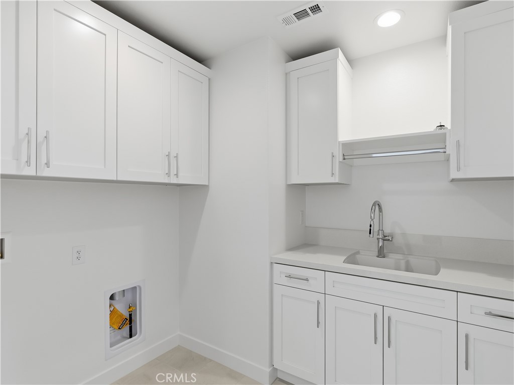 495 Verbena Way Montebello, CA 90640 - Photo 10 of 41 Laundry Room