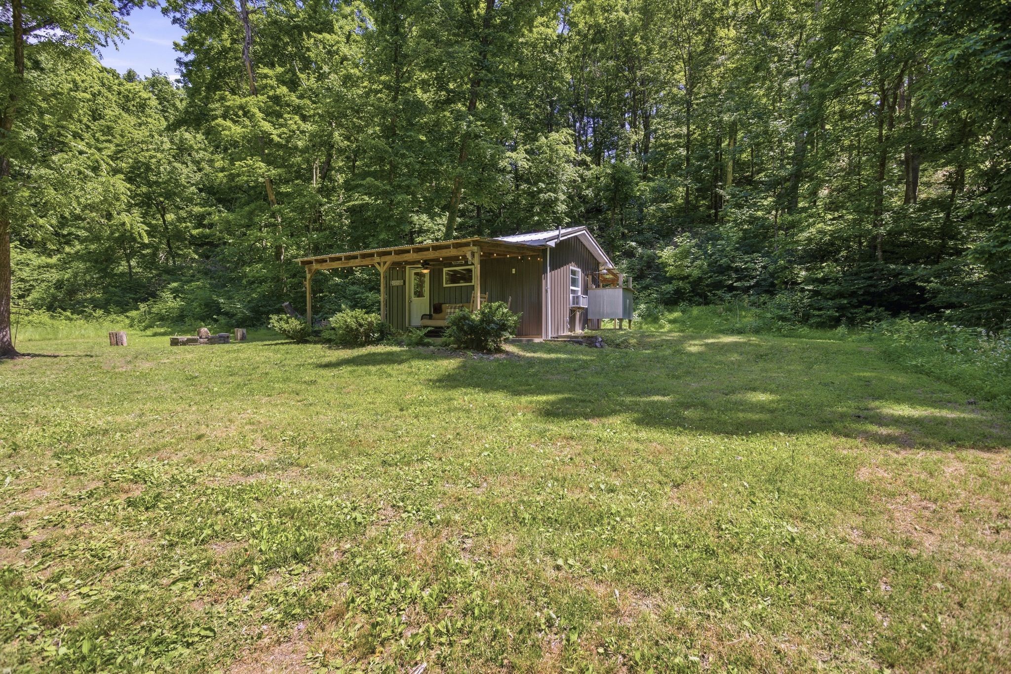 2677 Pigg Schoolhouse Road Santa Fe, TN 38482 - Photo 5 of 35 a front view of a house with garden