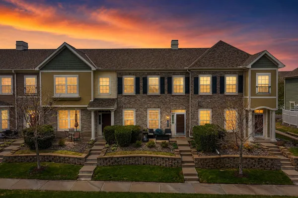 $300,000 | 7217 Jewel Lane North, Unit 902, Maple Grove, MN 55311