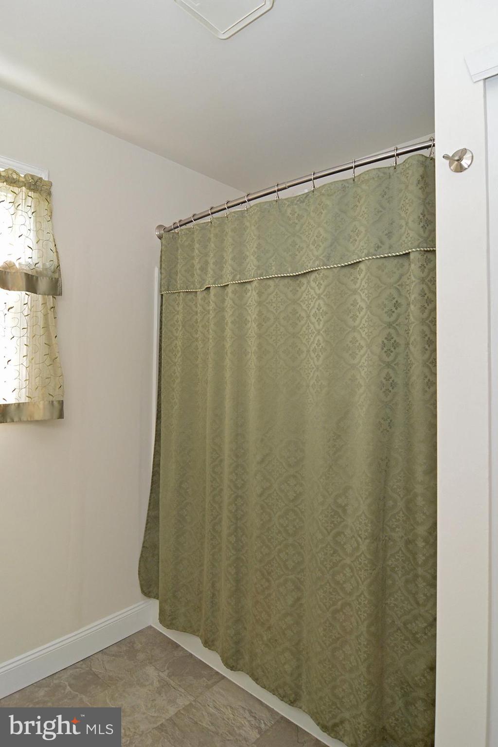 4476 Pheasant Run Reading, PA 19606 - Photo 17 of 31 Gallery Image 17