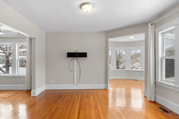 $2,500 | 920 Pleasant Street, Unit 1, Worcester, MA 01602