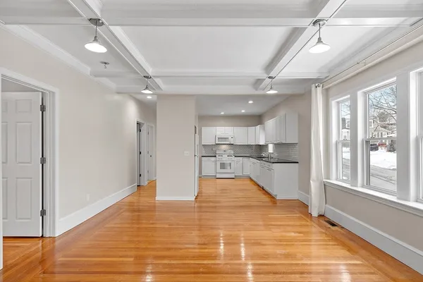 $2,500 | 920 Pleasant Street, Unit 1, Worcester, MA 01602