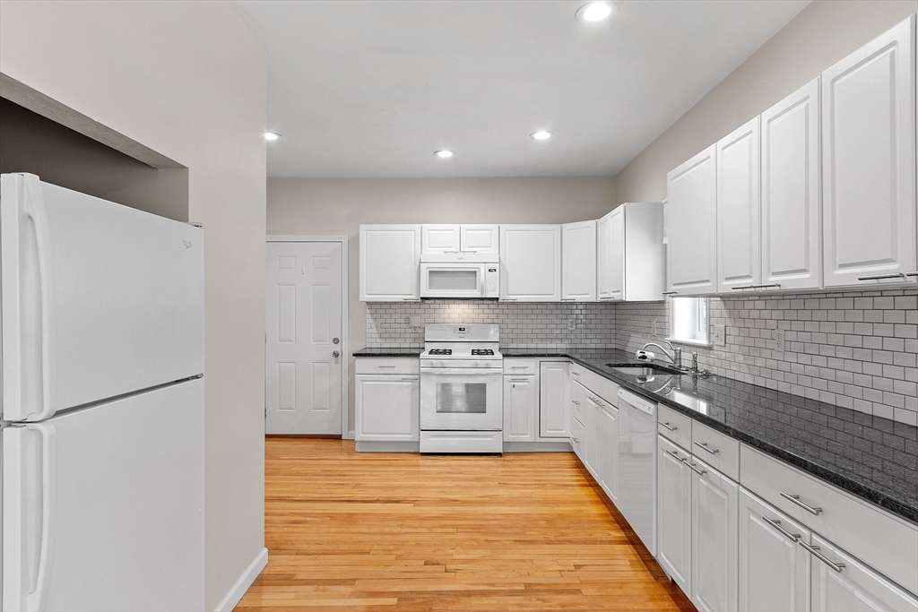 920 Pleasant Street, Unit 1 Worcester, MA 01602 - Photo 21 of 34