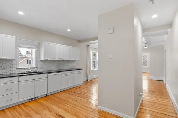 $2,500 | 920 Pleasant Street, Unit 1, Worcester, MA 01602