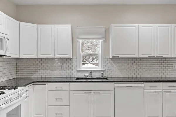 $2,500 | 920 Pleasant Street, Unit 1, Worcester, MA 01602