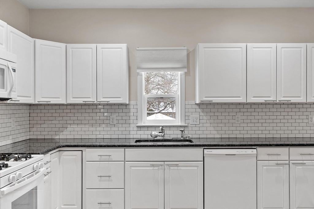 920 Pleasant Street, Unit 1 Worcester, MA 01602 - Photo 23 of 34