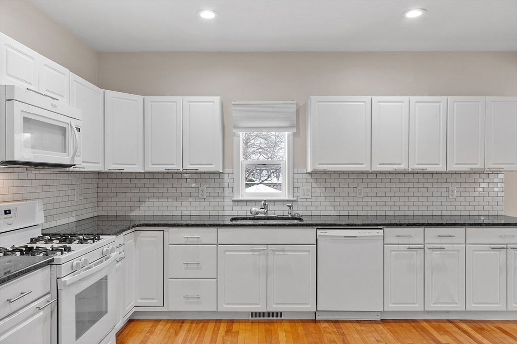 920 Pleasant Street, Unit 1 Worcester, MA 01602 - Photo 24 of 34