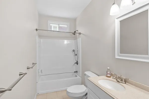 $2,500 | 920 Pleasant Street, Unit 1, Worcester, MA 01602