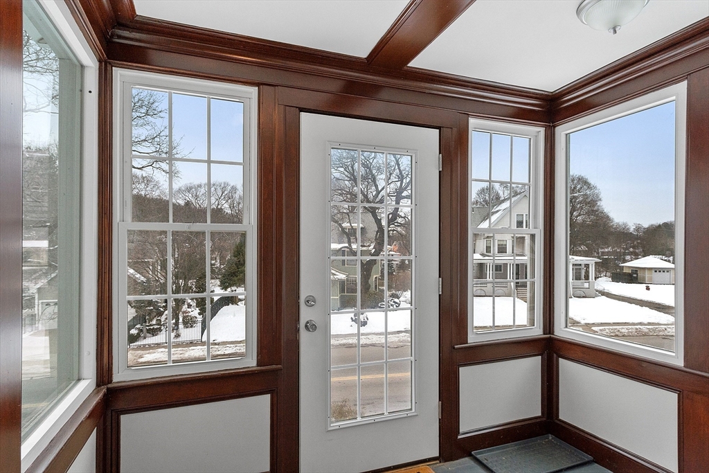 920 Pleasant Street, Unit 1 Worcester, MA 01602 - Photo 4 of 34