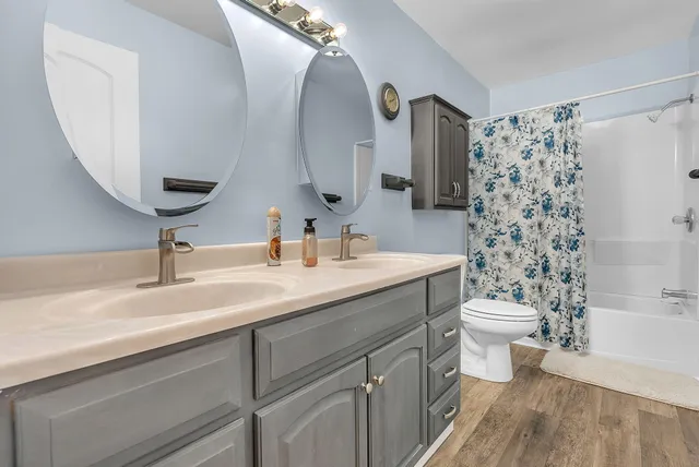 a view of a floor to ceiling window