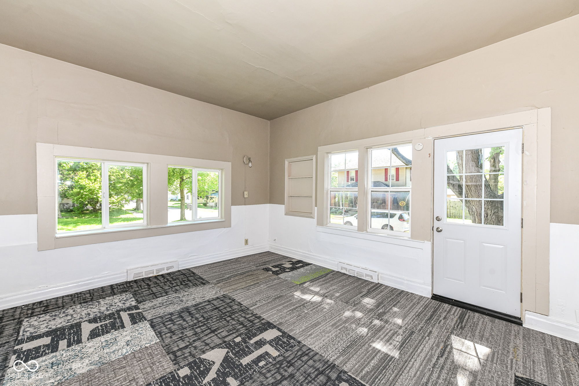 816 Chestnut Street Anderson, IN 46012 - Photo 3 of 24