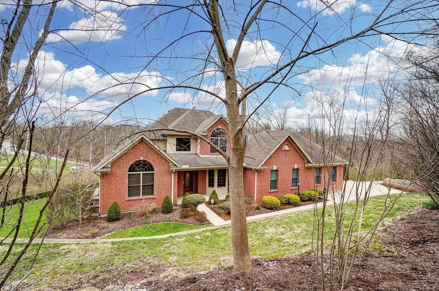 6106 Johnson Road Cincinnati, OH 45248 - Photo 2 of 49