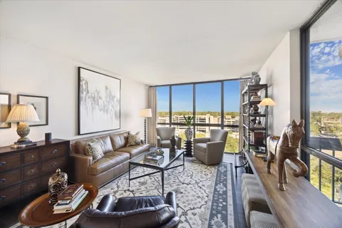 $525,000 | 5001 Woodway Drive, Unit 1106, Houston, TX 77056